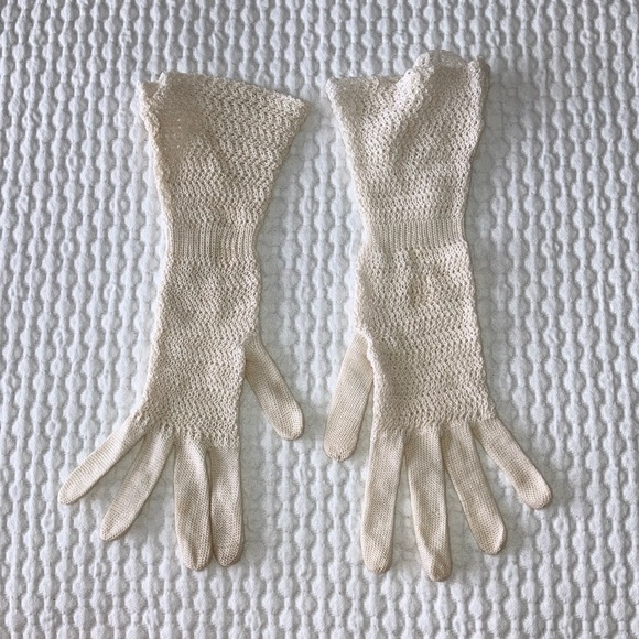 Vintage Accessories - Vintage crochet or tatted woven gloves, stretch, 50s, off white ecru